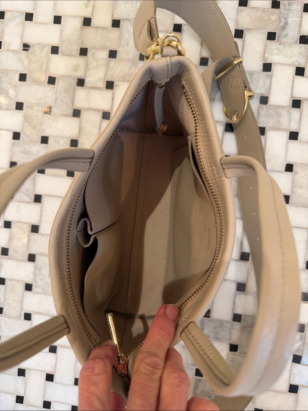 Cuyana Pebbled Leather Shoulder Bag in Taupe - Picture 3 of 8